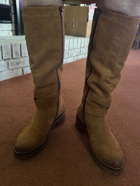 Knee-High Brown Suede Boots made in Italy Size 8
